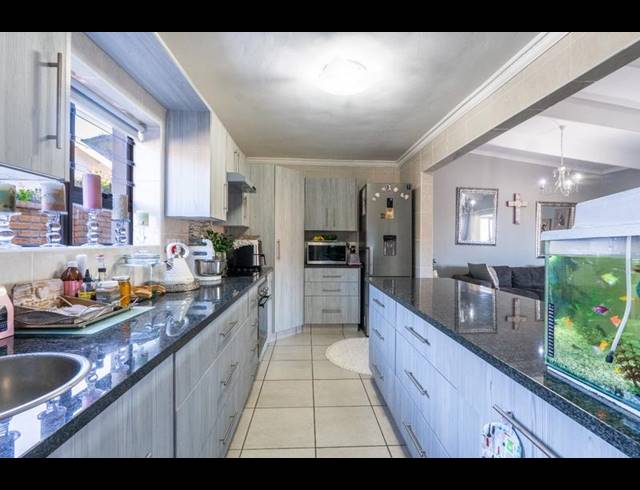 3 BEDROOM HOUSE FOR SALE IN ISLAND VIEW